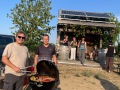 team-weingut-heinrich-picknick-sonnenuntergang.jpg