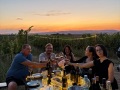 team-weingut-heinrich-picknick-sonnenuntergang.jpg