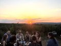 team-weingut-heinrich-picknick-sonnenuntergang.jpg