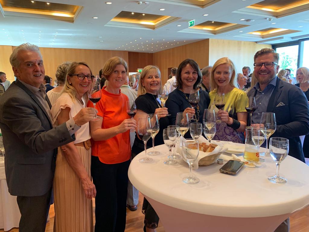 FESTSPIELE GRUPPENBILD drinnen